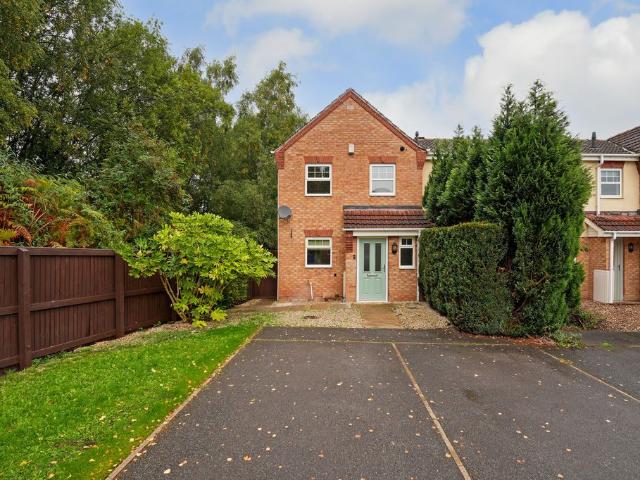 Kariba Close, Chesterfield S41, 3 bed town house to rent, £1,000 pcm | PrimeLocation