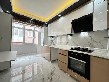 Kariyer Den Ayvalı'da Bağımsız 3+1 Katta Full Yapılı Balkonlu 3+1 Daire!
