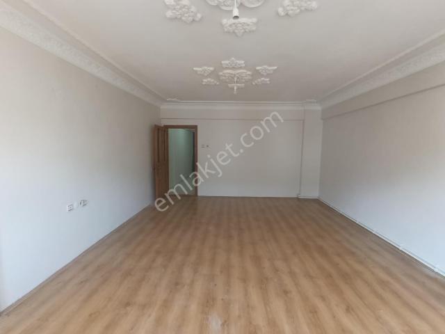 Kariyer Gm'den Okullar Bölgesinde 3+1 130 M2 Kıralık Daire