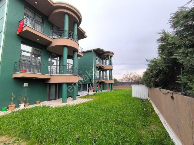 Kariyer'den Merkez'de Satılık 5+2 Villa 296m² Havuzlu Ve Bahçeli
