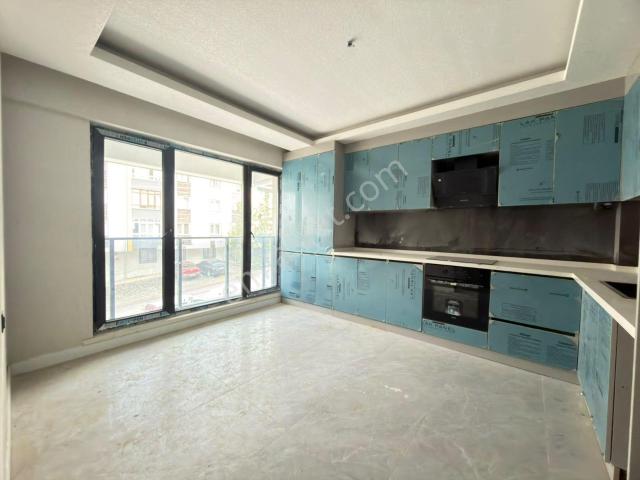 Kariyer'den Şehir Hastanesi Anteras Awm Komşu Sıfır Bina 1+1