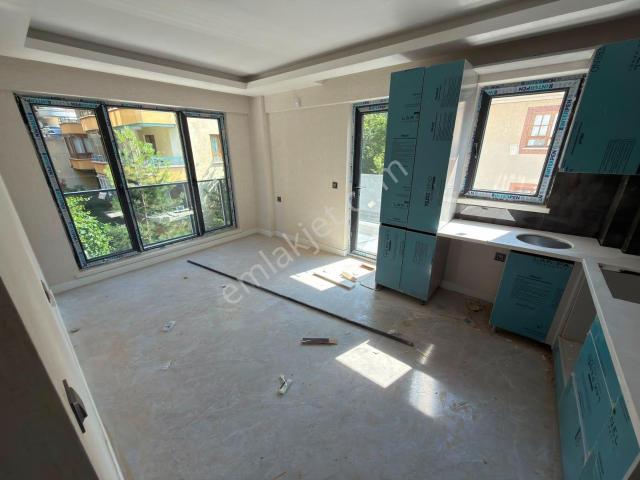 Kariyer'den Şehir Hastanesi Karşısı Ara Katta Sıfır 1+1 Kiralık