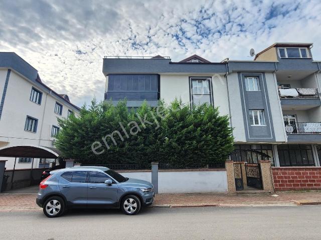 Kariyer'den Hamidiye Mah Bahçeli 120 M2 İçi Yapılı 3+1 Kiralık
