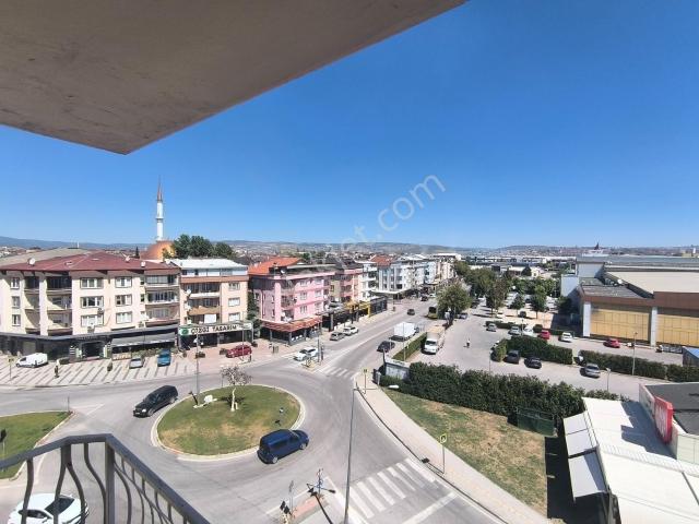 Kariyer'den İnegöl Avm Karşısı Cadde Üzeri Kiralık 2+1 Köşedaire