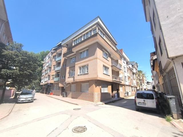 Kariyer'den İnegöl Merkez'de Arakat Satılık 2+1 Daire 115 M²
