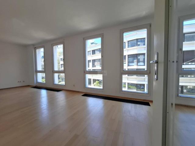 KARLSPLATZ: Ruhige Single Wohnung in Top Lage !
