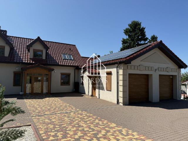 Nowoczesny dom 210 m² z garażem i ogrodem w Karnicach
