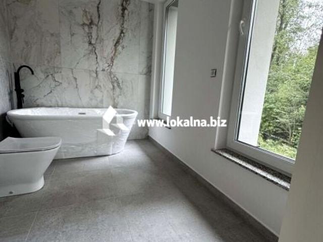 Dom 200 m², Uwieliny
