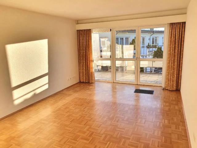 KARREE IM DORF: Barrierearme 4 Zimmer Wohnung mit Terrasse und Tiefgaragen Stellplatz!