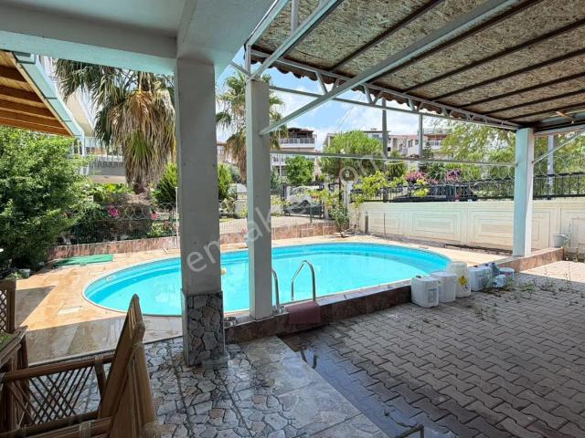Karslılarda Göl&park Manzaralı Yüzme Havuzlu Bahçeli Bağımsız Triplex Villa