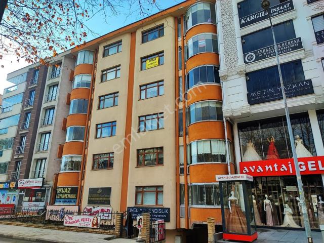 Kastamonu Emlak Gayrimenkul'den Anacadde Üzeri Kiralık 4+1 Daire