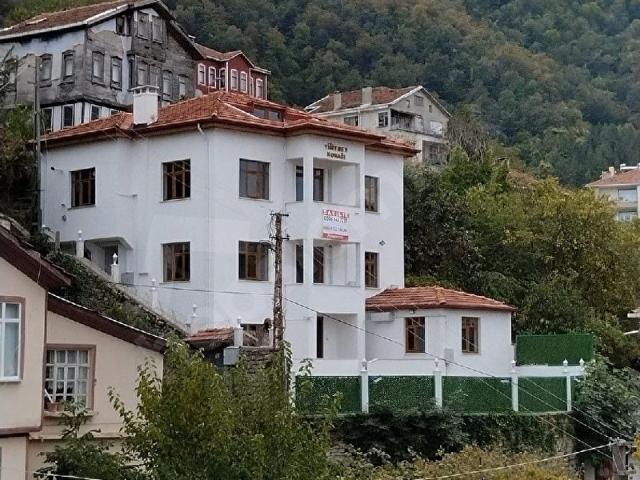 KASTAMONU İNEBOLU YUKARI HATIPBAĞI MAHALLESİ NDE 3 KATLI SATILIK KONAK