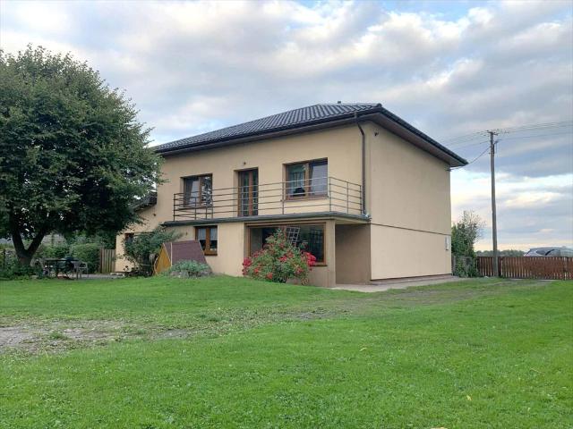 Solidny dom 200 m2 z nowym dachem, idealny dla rodziny