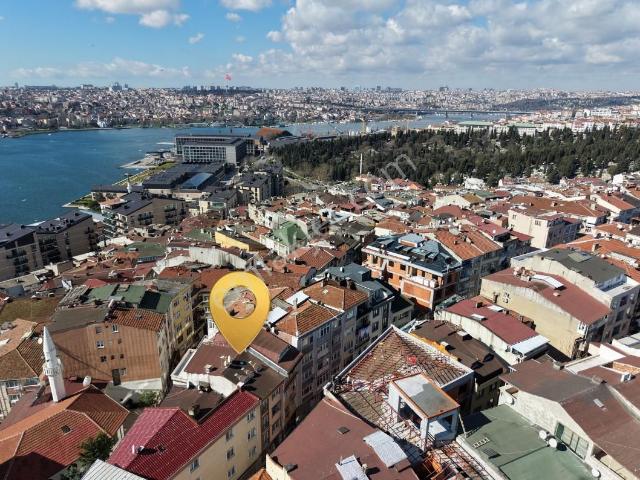 Kasımpaşada 10 Yıllık Binada Satılık 3+2 Ters Dubleks