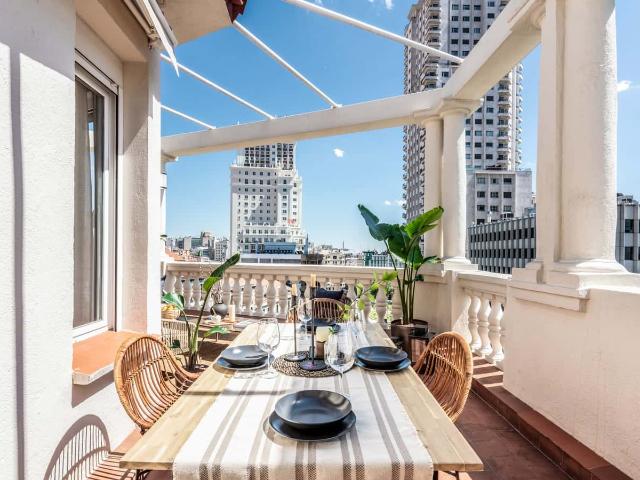 Kasai 2 bedrooms and terrace in Malasaña