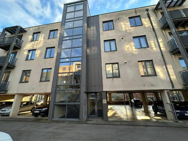 Kassapians, Albert Street, Baildon. 2 bed flat to rent £875 pcm £202 pw