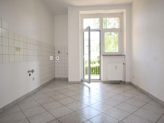 Kaßberg • 2 Raum Hochparterre • Wanne • Balkon • schickes Laminat • Wohnküche • TOP!