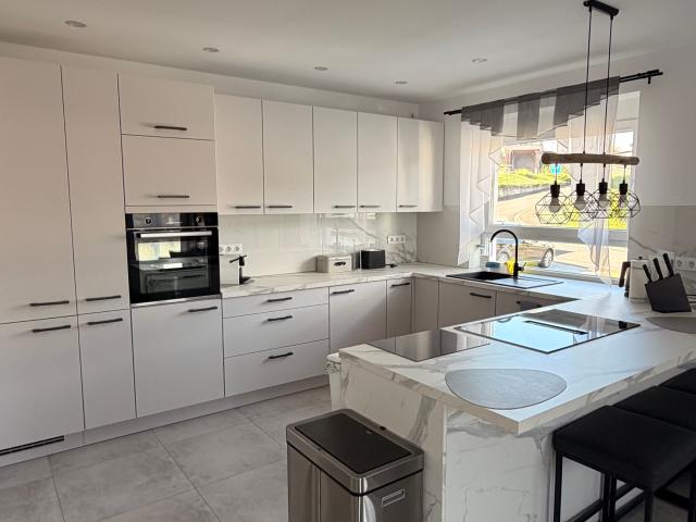 Kassel Helsa: Furnished 3 room apartment with modern amenities in a residential area close to nature