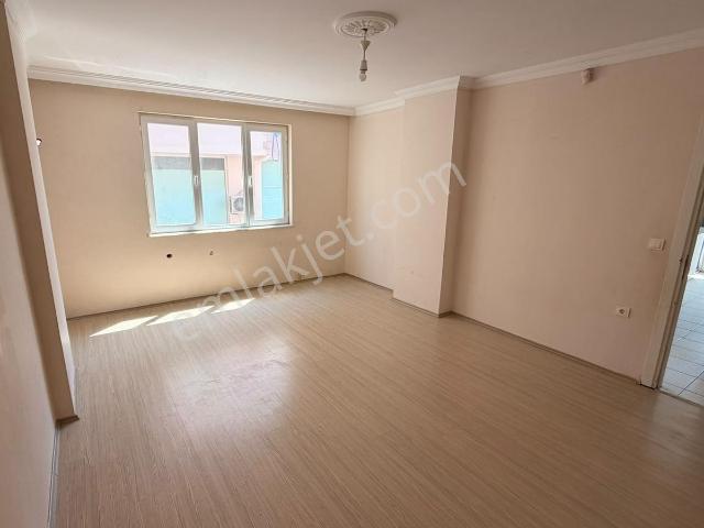 Katta Geniş Cadde Üstü Kiralık Daire