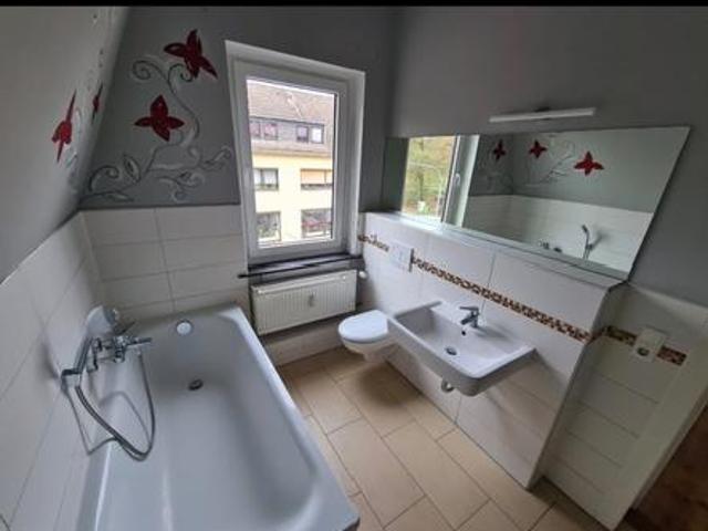 Kattenturm 3 Zimmer plus EBK und Balkon frei ab sofort