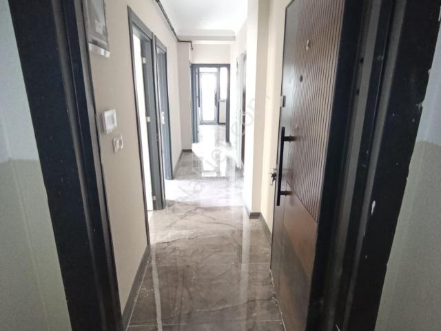 Katılım Ve Krediye Uygun Arnavutköy Haraççı Karlıbayırda Sitede Satılık 2+1 Ara Kat Daire