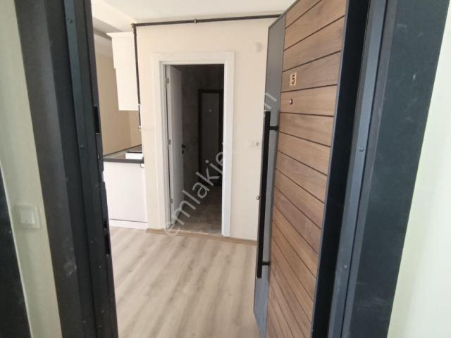Katılım Ve Krediye Uygun Arnavutköy Nenehatun Sitede Satılık 1+1 Yüksek Giriş Kat Daire