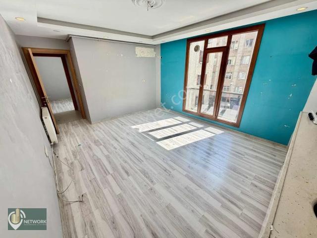 Kat Mülkiyetli 2+1 Kapalı Otoparklı Cadde Üzeri Ferah Daire