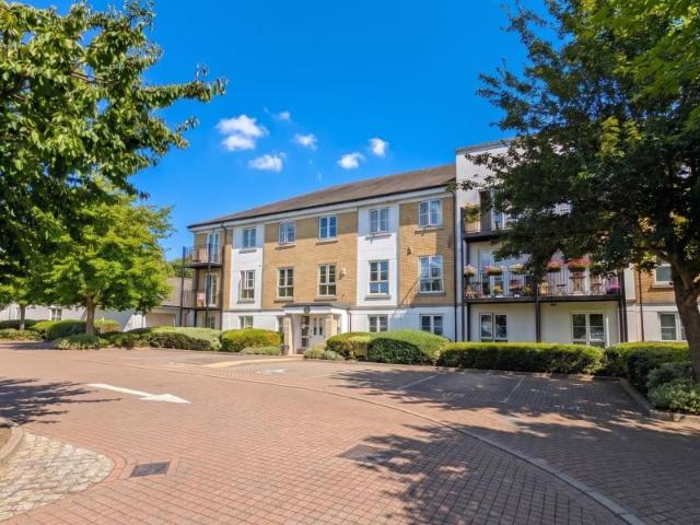Katherine Court, Knaphill GU21 2 bed apartment to rent £1,450 pcm £335 pw