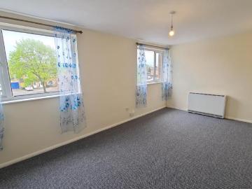 Katherine Drive, Dunstable, LU5 3 bed flat to rent £1,175 pcm £271 pw