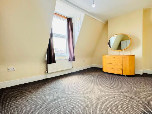 Katherine Road, Upton Park E6, 3 bed flat to rent, £2,200 pcm | PrimeLocation