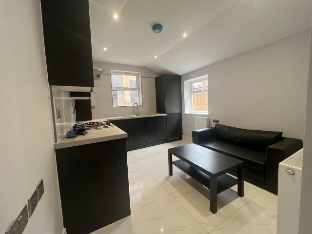 Katherine Road, London E6, 3 bed flat to rent, £2,450 pcm | PrimeLocation