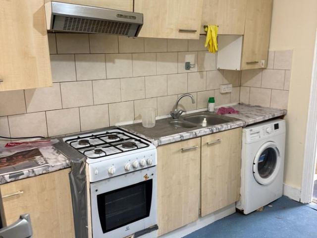 Katherine Road, London E6, 2 bed flat to rent, £1,900 pcm | PrimeLocation