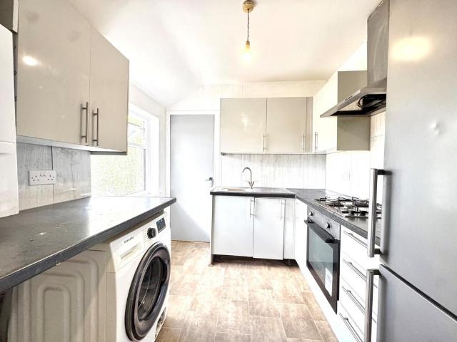 Katherine Road, London, E7 3 bed flat to rent £2,200 pcm £508 pw