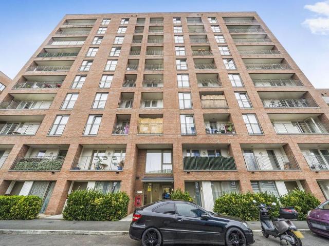 Katie Court, Canning Town, London, E16 2 bed flat to rent £2,400 pcm £554 pw
