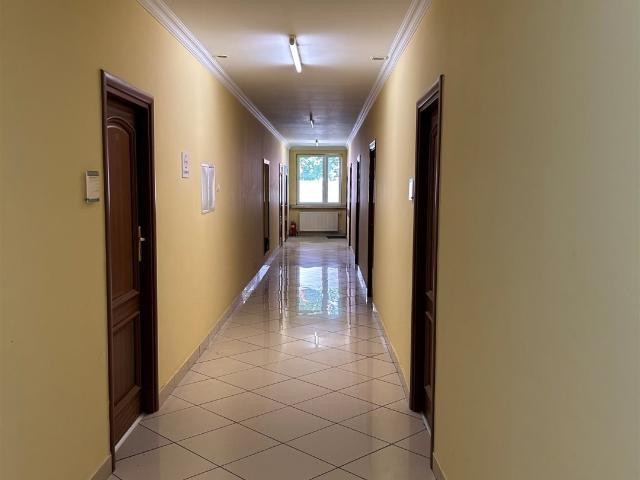 Nowoczesny biurowiec 371 m² z parkingiem w Katowicach zapraszam