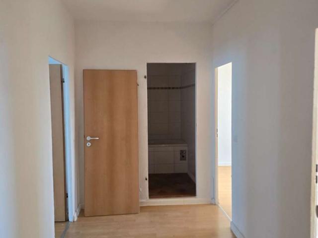 Kautionsfrei! 4 Raumwohnung zum kleinen Preis + Balkon + Badewanne!