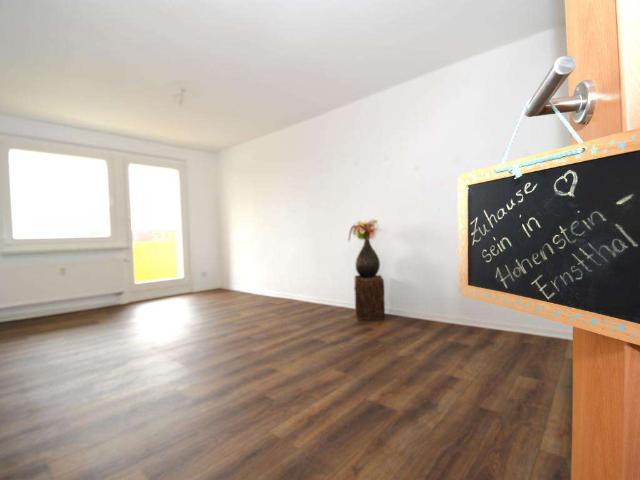 Kautionsfreie 3 Raum Wohnung mit großem Balkon und Stauraum im Keller und Dachboden!