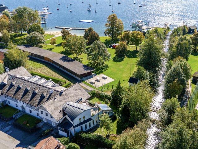 KAUFANBOT LIEGT VOR PREMIUM Wohnen am Mondsee Seenähe Haus im Haus 270 m² Wohnfläche, Wintergarten, Eigengarten und Garage