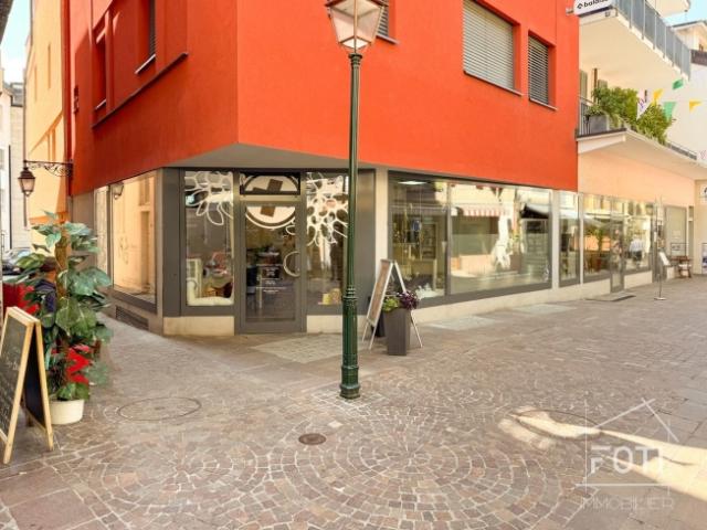 Aigle, rue du Bourg – gemietete kommerzielle Arkade von 70 m², Ecke mit 2 Fenstern – Platzierung