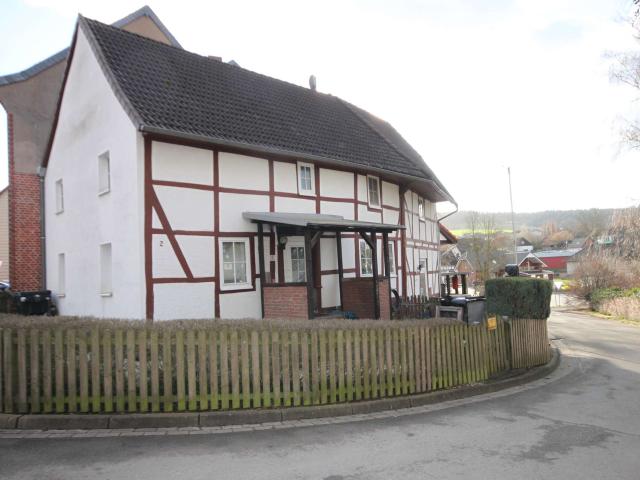 160 m² Wohnfläche zum günstigen Preis, teilrenoviert mit neuem Dach