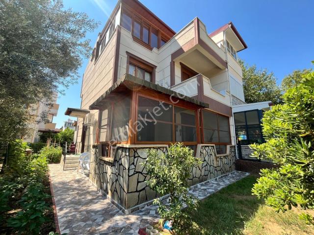 Kavuşturan Emlak'tan Güre'de Denize 350 Metre Satılık 4+1 Villa