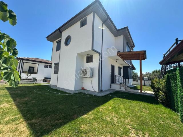 Kavuşturan'dan Satılık Güre Kavurmacılar Yolunda Manzarlı Villa