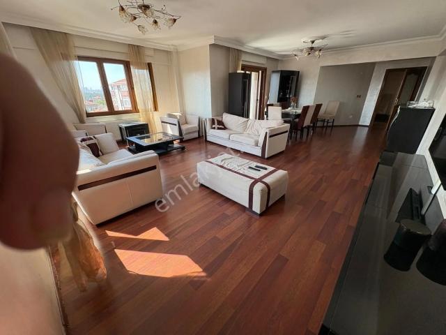 Kavacık Otağtepede Kafeye Yakın 187m2 3+1 Eşyalı Arakat Daire