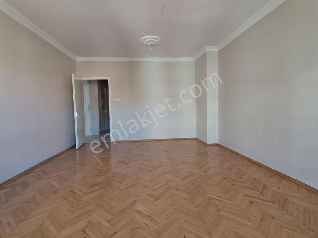 Kavaklıdere Mah. Kızılırmak Cad 4.kat Kombili Asansörlü Açık Oto Parklı Bağısız Salon