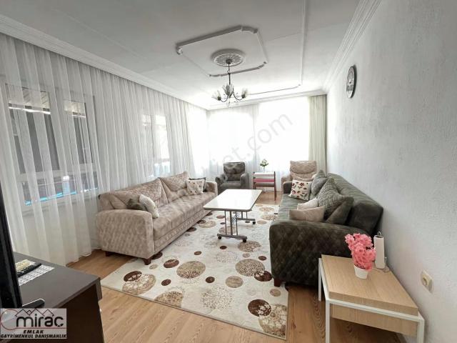 Kavaklı Mahallesinde 3+1 Tek Daire Üzerine Geniş Ve Ferah Daire