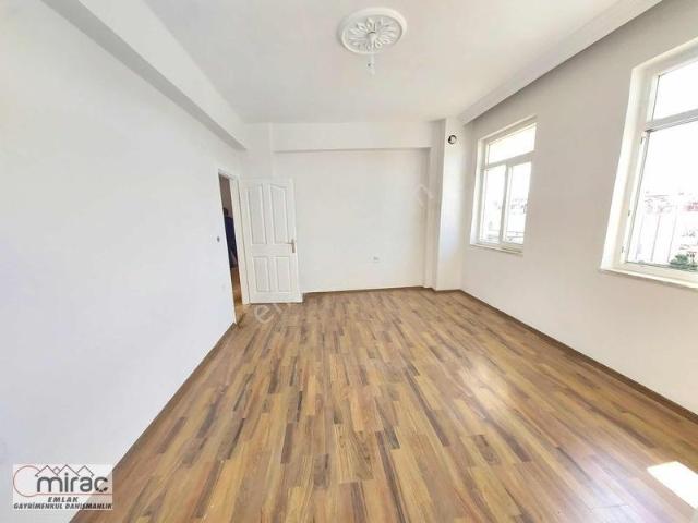 Kavaklı Mahallesinde 6+1 İkiye Bölünmüş Çok Geniş Dubleks Daire