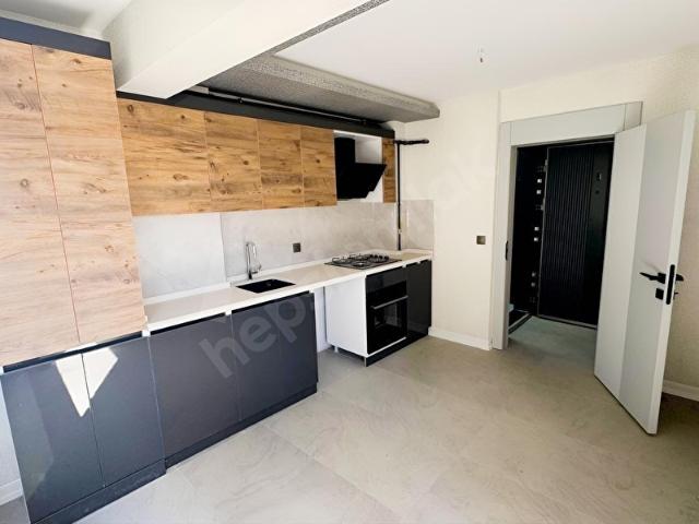KAVAKLIDERE'DE MERKEZİ KONUMDA 2+1 SATILIK DAİRE KAPALI MUTFAK