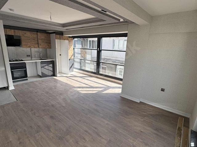 KAVAKLIDERE'DE MERKEZİ KONUMDA 3+1 SATILIK LÜKS DAİRE
