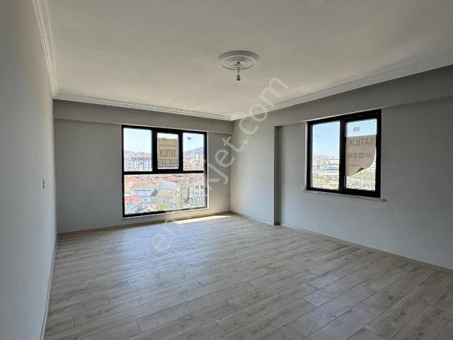 Kavakpınarda Geniş Ve Ferah 3+1 Satılık Daire