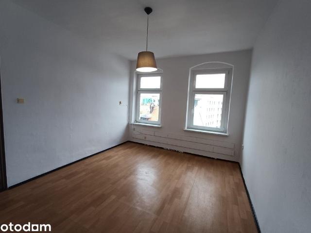 Polecam funkcjonalną kawalerkę 25,10 m² w klimatycznej kamienicy